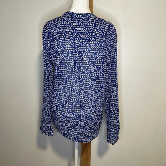 HD in Paris Kaveri blue & white print long sleeve henley top size 4 - Picture 5 of 12
